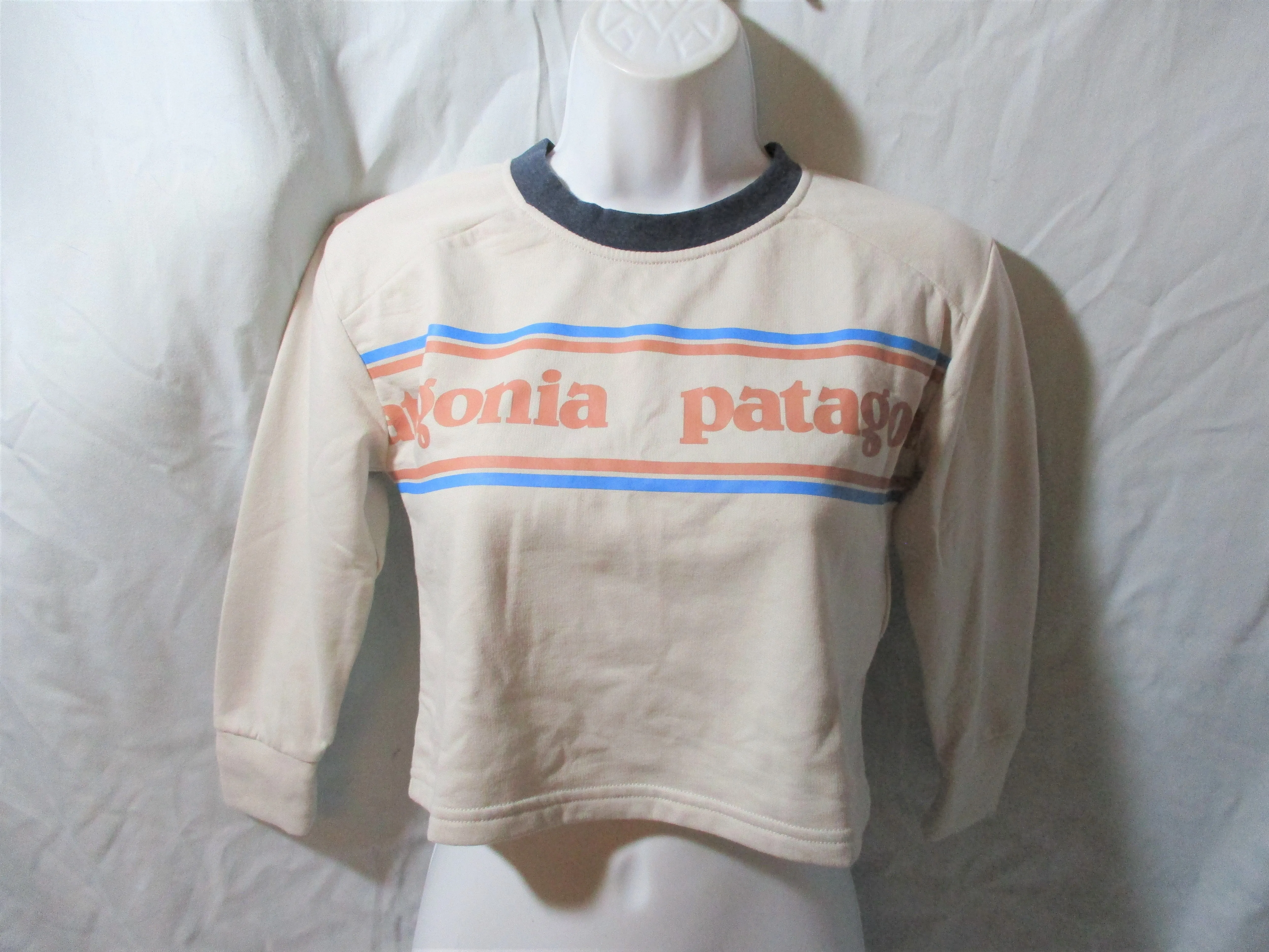 NWT Girls PATAGONIA LW Crew Sweatshirt Top Shirt Signature Monogram XS Gray Kids