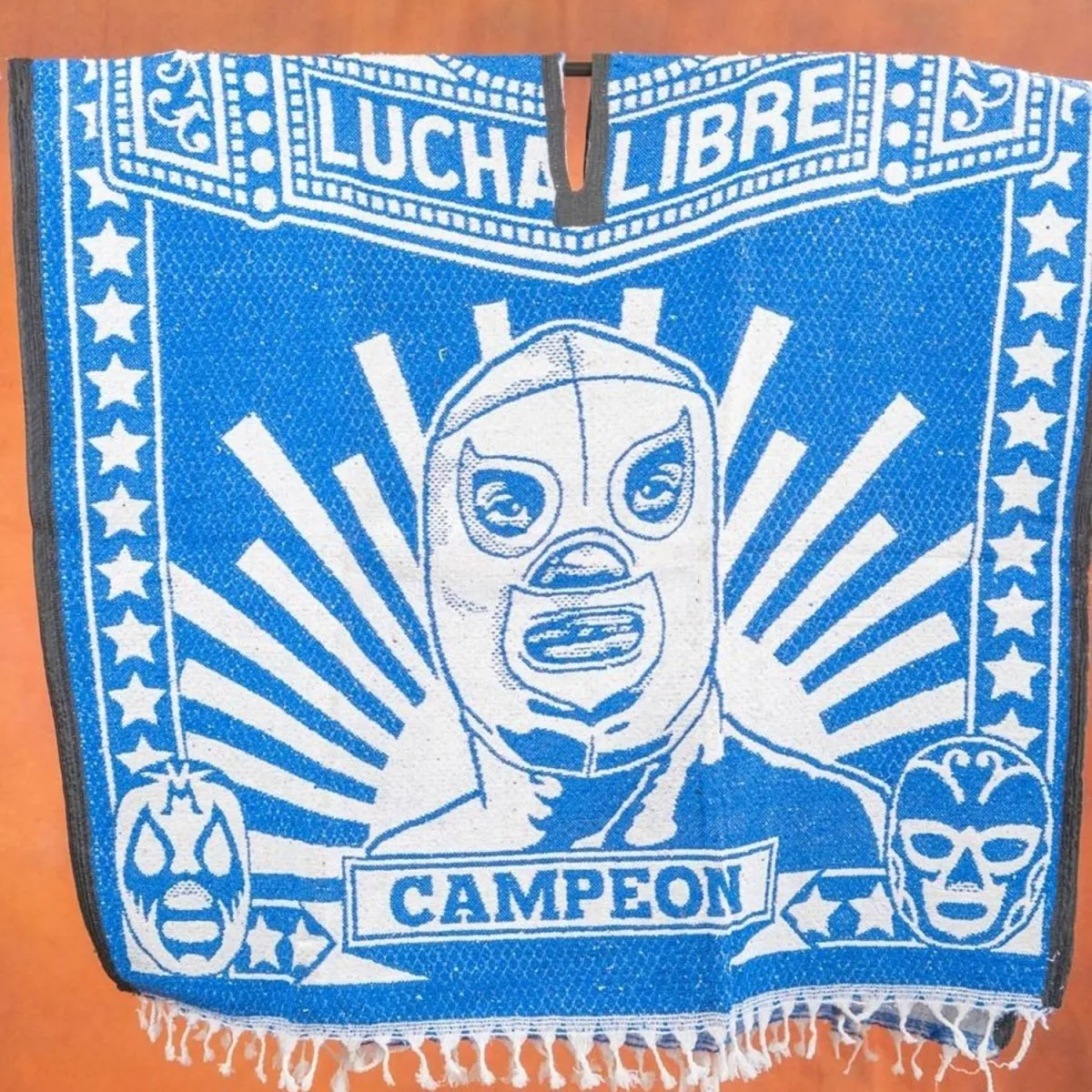 Poncho con Lucha Libre Bordado Doble Vista Artesanal imp-73131