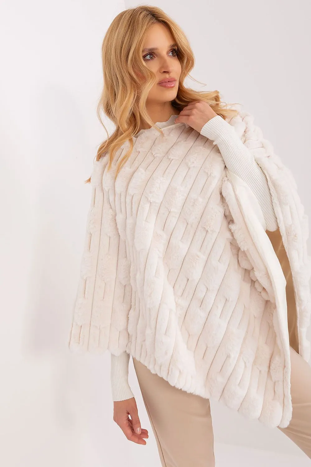 Poncho model 190860 AT