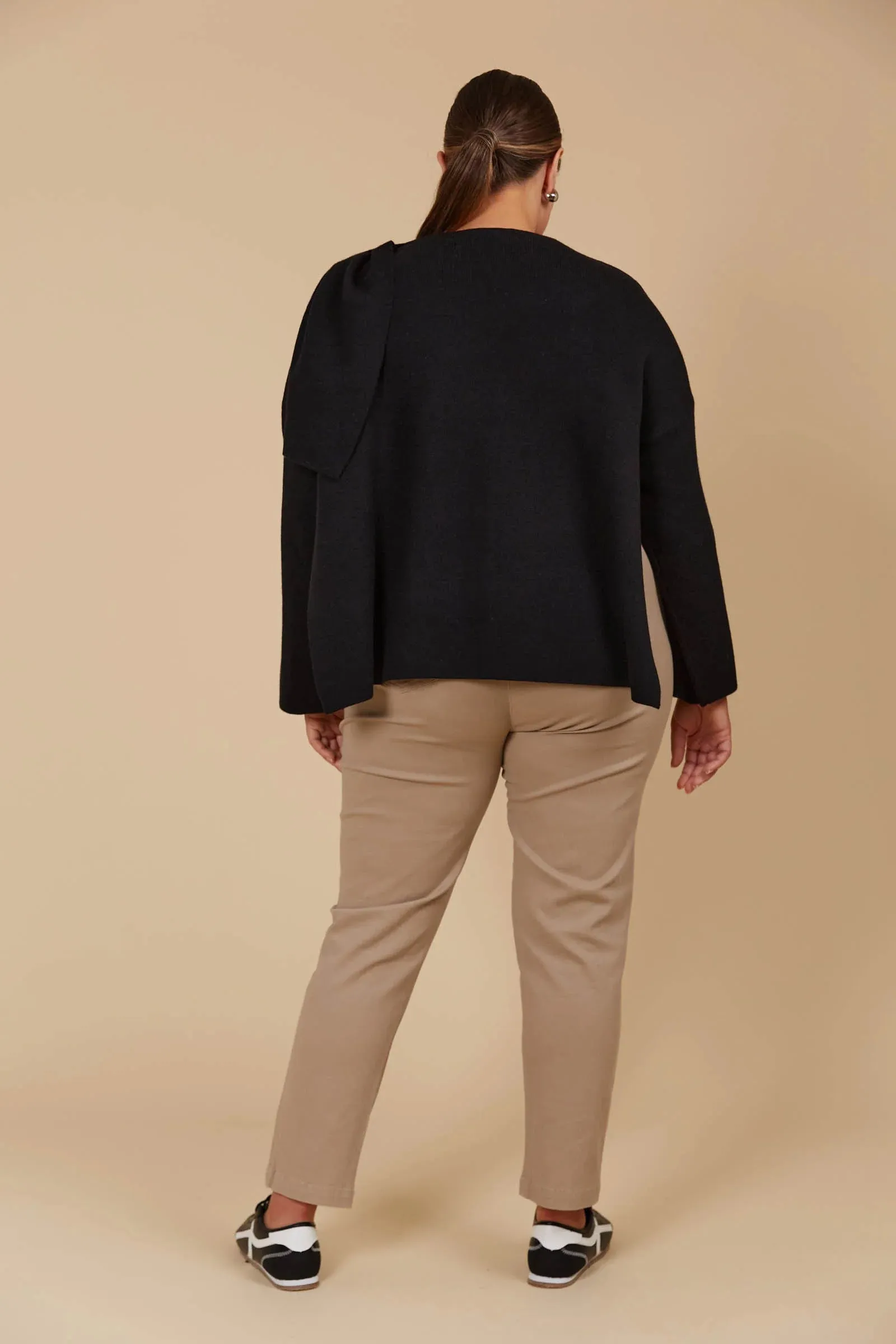 Selene Cape Black