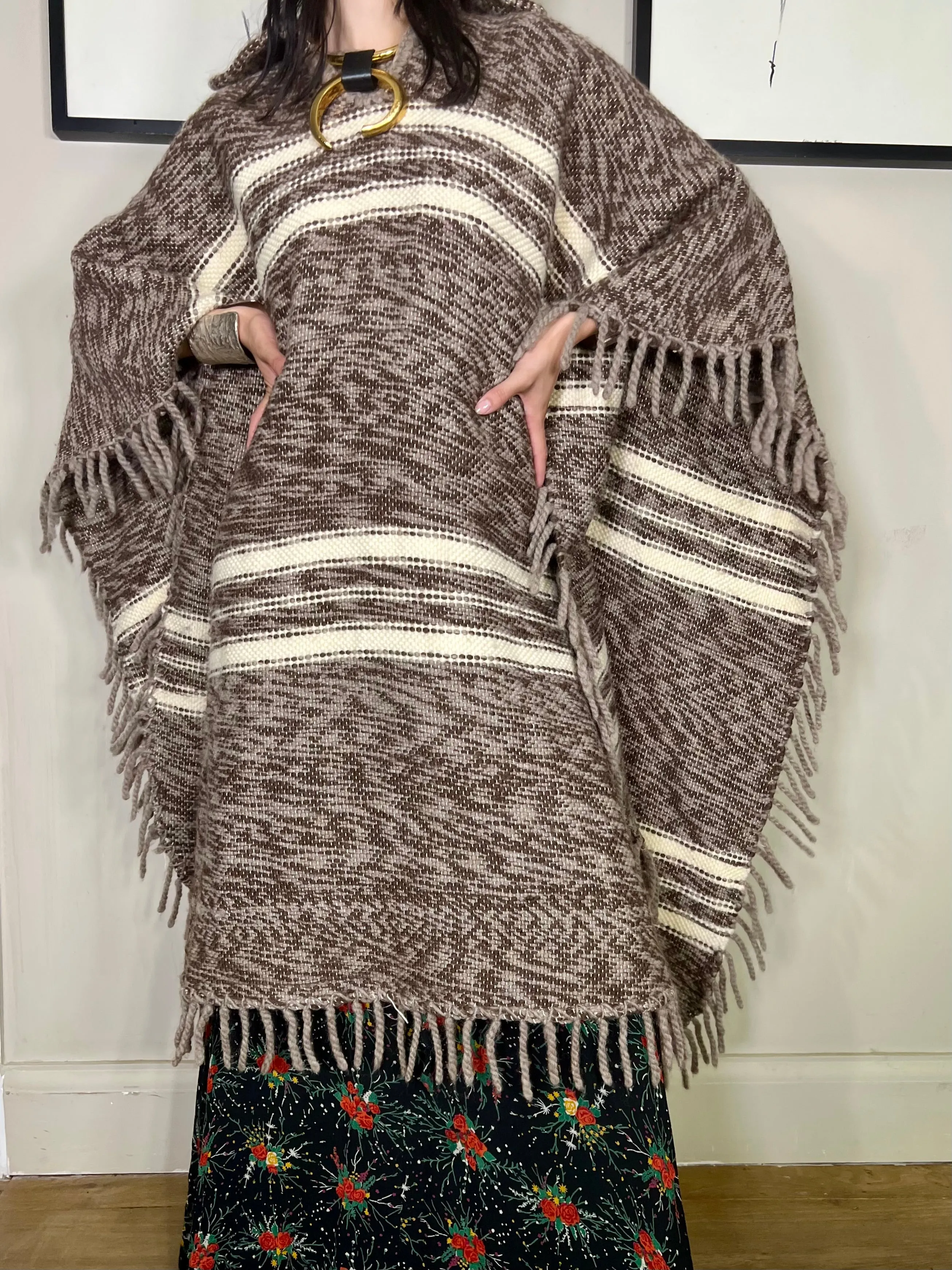 Toni, 70s long knit poncho