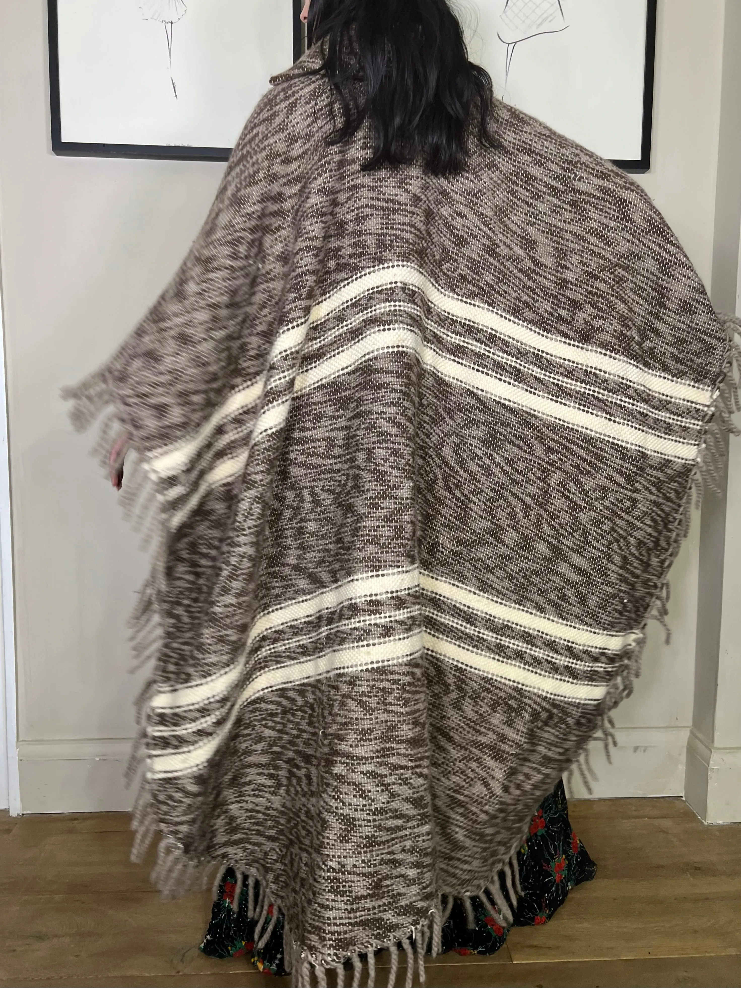 Toni, 70s long knit poncho