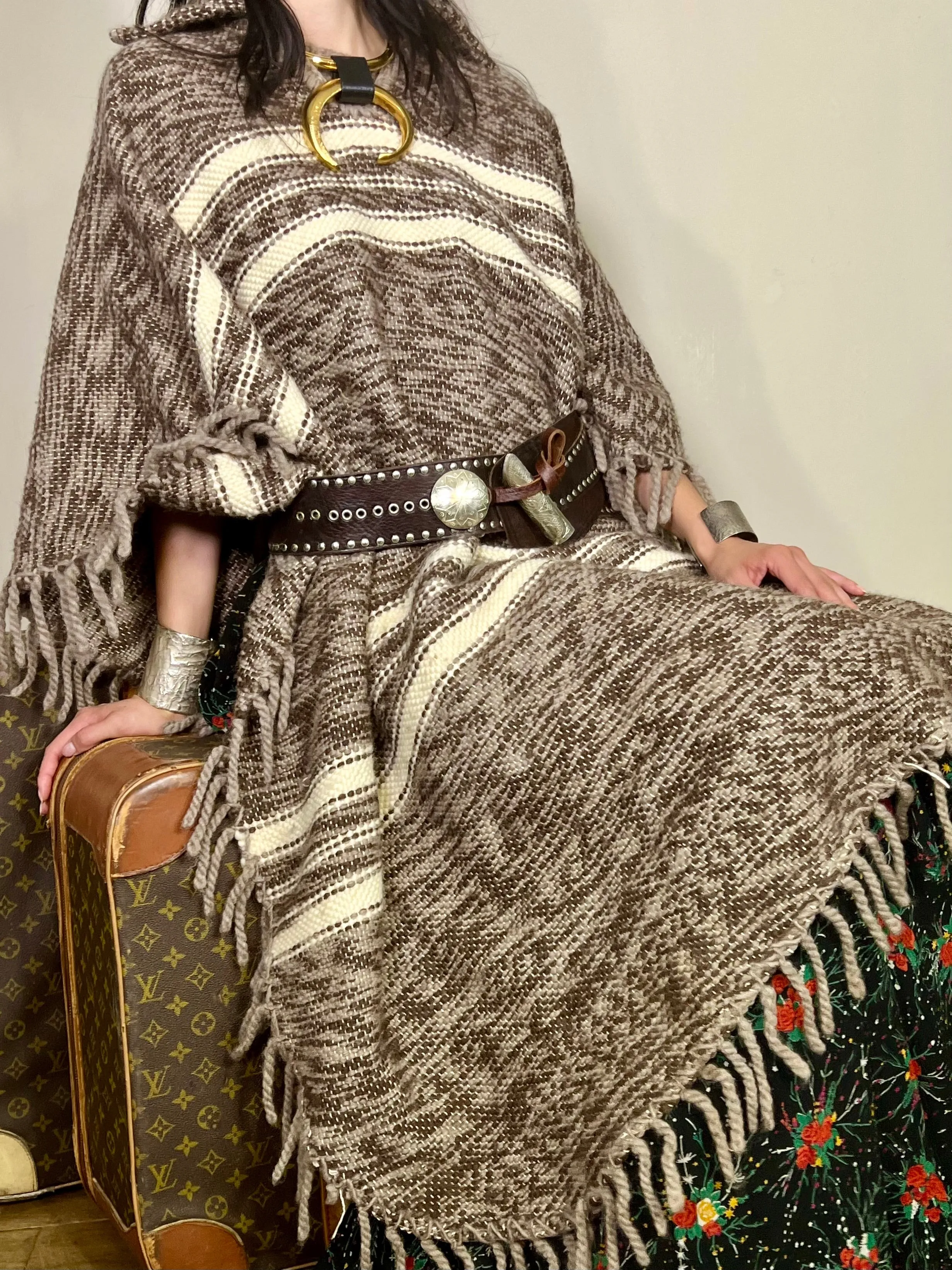Toni, 70s long knit poncho