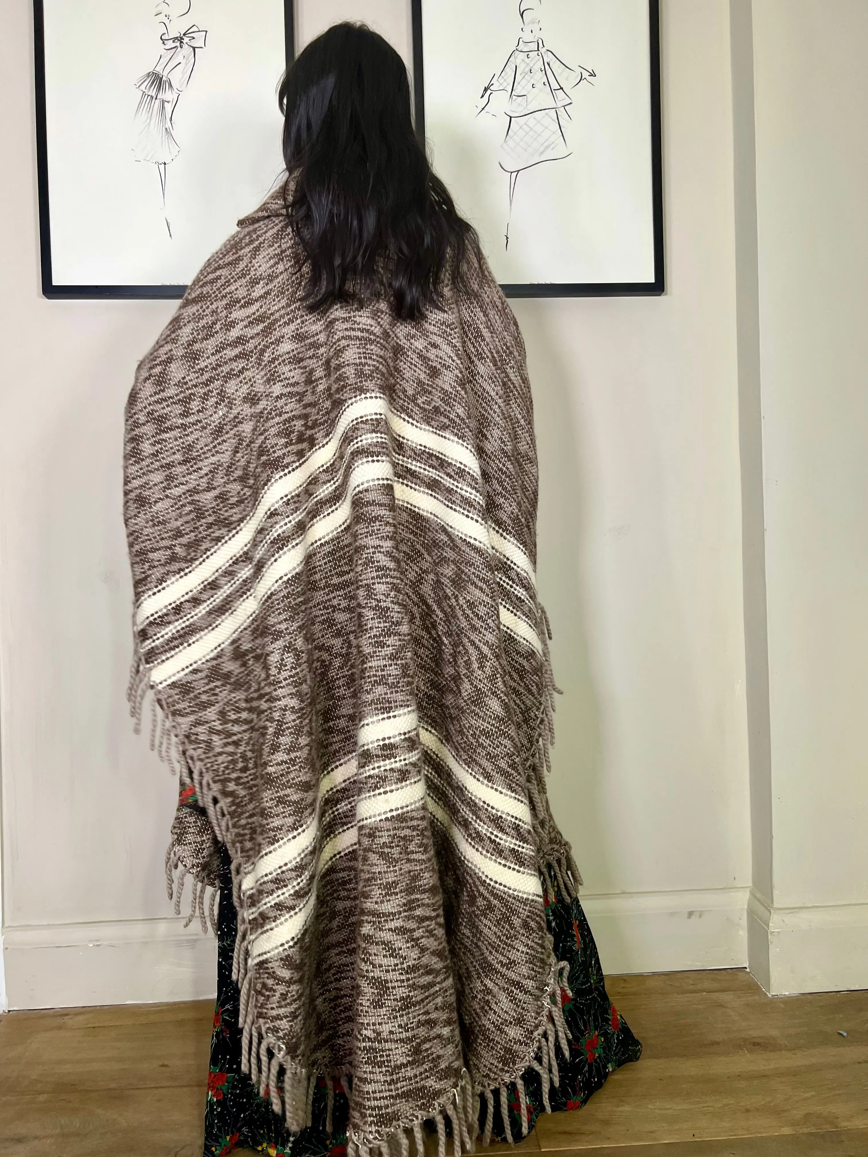 Toni, 70s long knit poncho