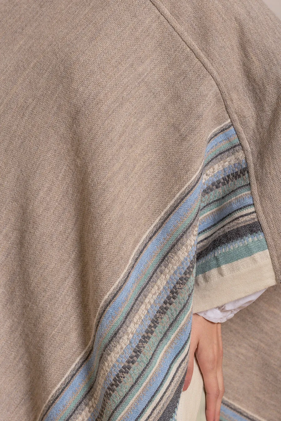 Vilcanota Poncho Baby Alpaca Color Arena